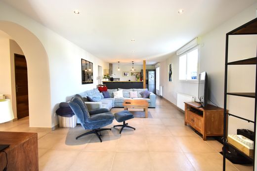 Luxury home in Nuits-Saint-Georges, Cote d'Or