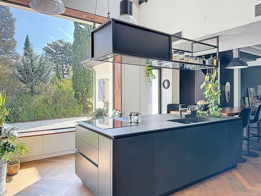 Maison de luxe à Crépieux-la-Pape, Rhône