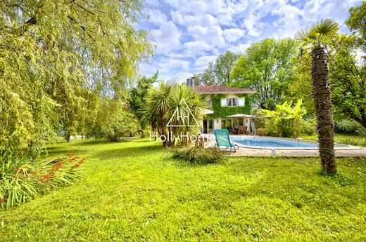 Luxus-Haus in Latresne, Gironde