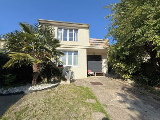 Luxury home in Rueil-Malmaison, Hauts-de-Seine