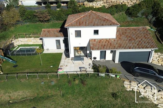 호화 저택 / Serpaize, Isère