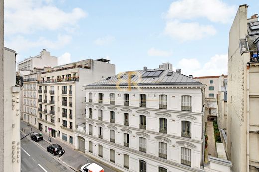 Apartment in Buttes-Chaumont, Villette, Bas Belleville, Paris