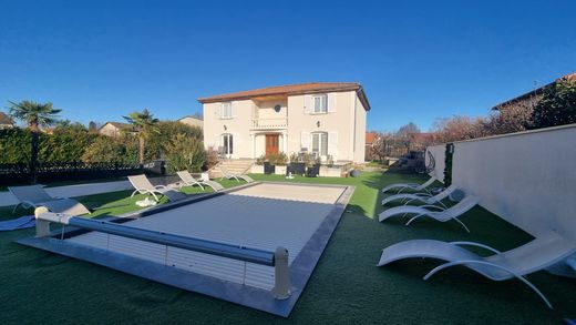 Luxury home in Pont-du-Château, Puy-de-Dôme