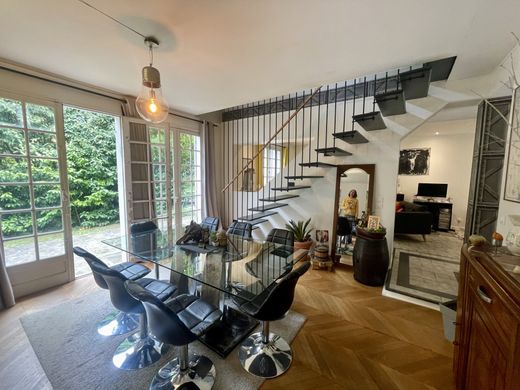 Luxury home in Maule, Yvelines