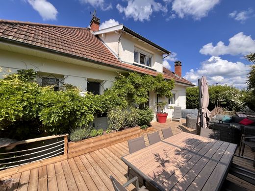 Luxe woning in Fontaine-lès-Dijon, Cote d'Or