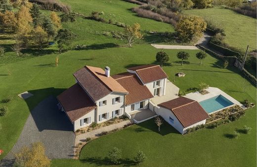 Luxe woning in Montbrison, Loire