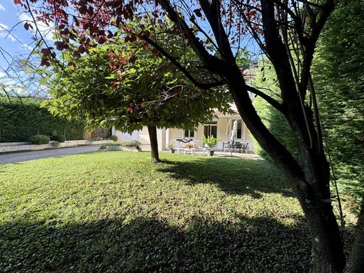 Casa di lusso a Saint-Germain-au-Mont-d'Or, Rhône