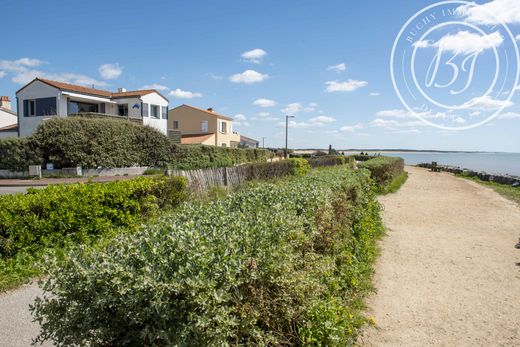 Bretignolles-sur-Mer, Vendéeの高級住宅