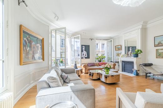 Apartment in Saint-Germain, Odéon, Monnaie, Paris