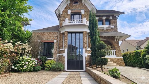Casa di lusso a Sucy-en-Brie, Val-de-Marne