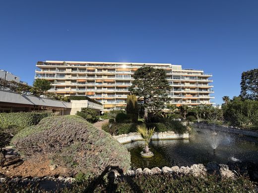 Apartment / Etagenwohnung in Cannes, Alpes-Maritimes