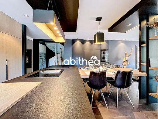 Villa in Mérignies, North