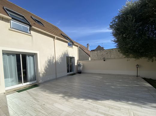 Luxury home in Issou, Yvelines