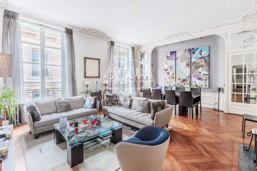 Apartment / Etagenwohnung in Chatelet les Halles, Louvre-Tuileries, Palais Royal, Paris