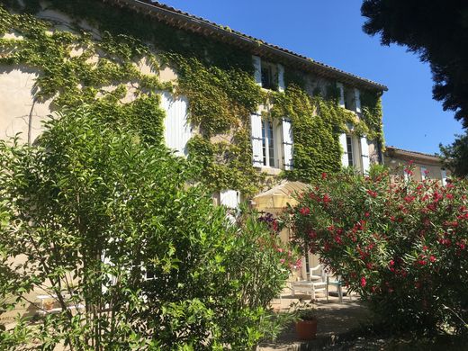 Luxury home in Saint-Saturnin-lès-Avignon, Vaucluse