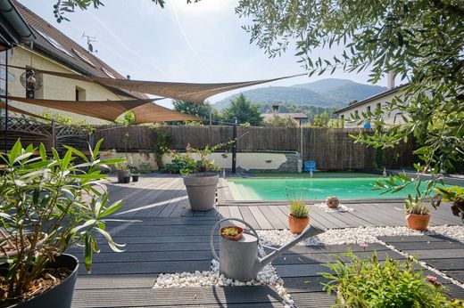 Luxus-Haus in Annecy-le-Vieux, Haute-Savoie