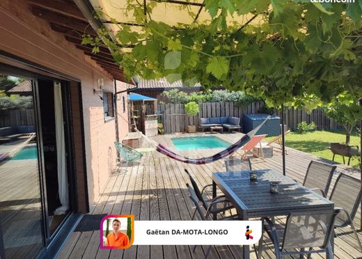 호화 저택 / Salles, Gironde