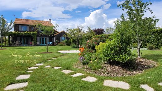 Neuville-de-Poitou, Vienneの高級住宅