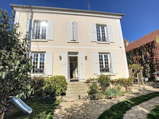 Luxus-Haus in Louvres, Val d'Oise