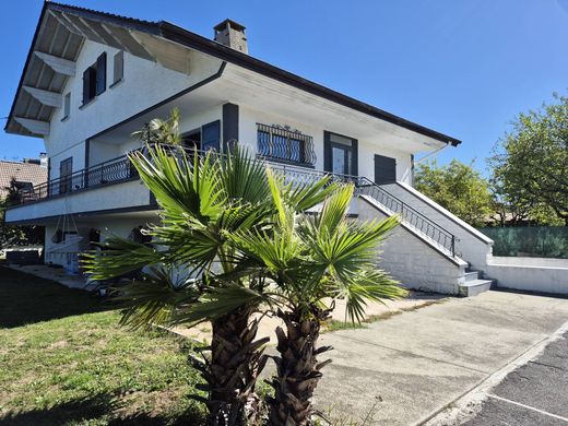 Casa di lusso a Vétraz-Monthoux, Alta Savoia