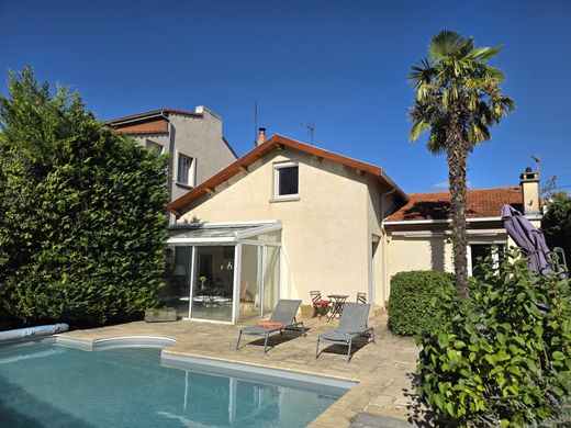 Luxus-Haus in Clermont-Ferrand, Puy-de-Dôme