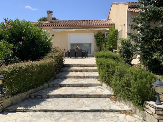 Luxury home in Uzès, Gard