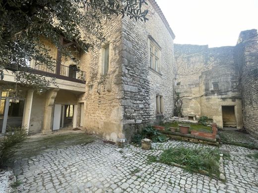 Bernis, Gardの城