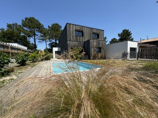 Luxury home in Mimizan, Landes