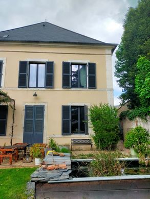 Maison de luxe à Henrichemont, Cher