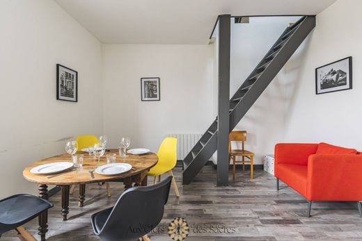 Apartment / Etagenwohnung in Reims, Marne