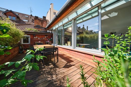 Apartment / Etagenwohnung in Annecy, Haute-Savoie