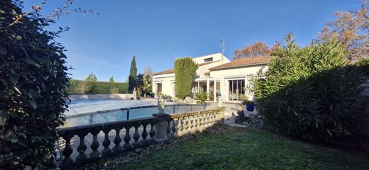 Maison de luxe à Mortagne-sur-Gironde, Charente-Maritime