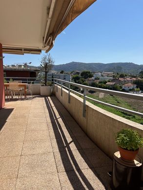 Apartment / Etagenwohnung in Marseille, Bouches-du-Rhône