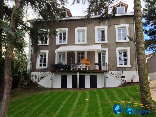 Luxus-Haus in Saint-Priest-en-Jarez, Loire