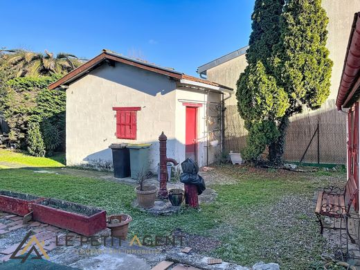 Luxury home in Le Bouscat, Gironde