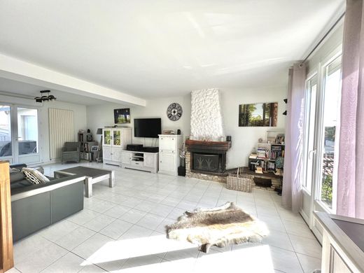 Luxury home in Saclay, Essonne