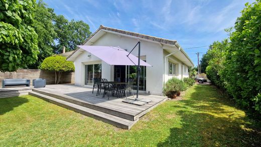 Casa di lusso a Pessac, Gironda