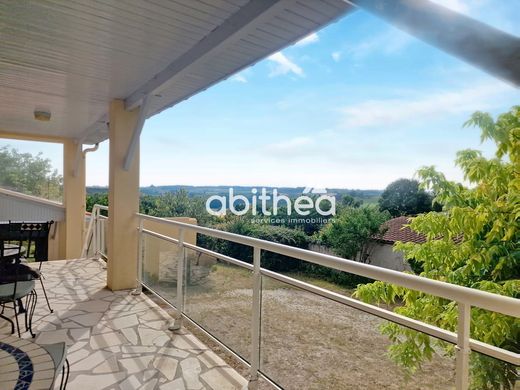 Casa di lusso a Mortagne-sur-Gironde, Charente-Maritime