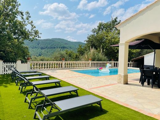 Вилла, Bagnols-en-Forêt, Var