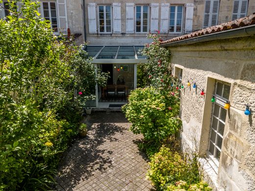Luxury home in Saintes, Charente-Maritime