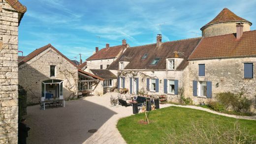 Luxus-Haus in Noyers, Yonne