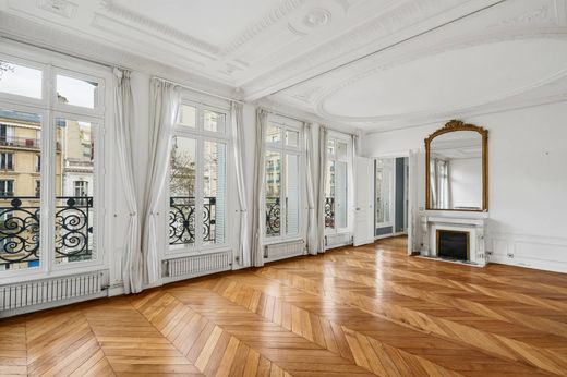 Apartment in Tour Eiffel, Invalides – Ecole Militaire, Saint-Thomas d’Aquin, Paris