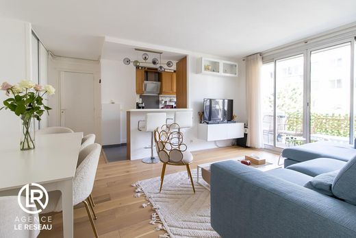 Apartment / Etagenwohnung in Saint-Cloud, Hauts-de-Seine