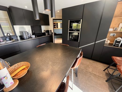 Luxury home in Varois-et-Chaignot, Cote d'Or