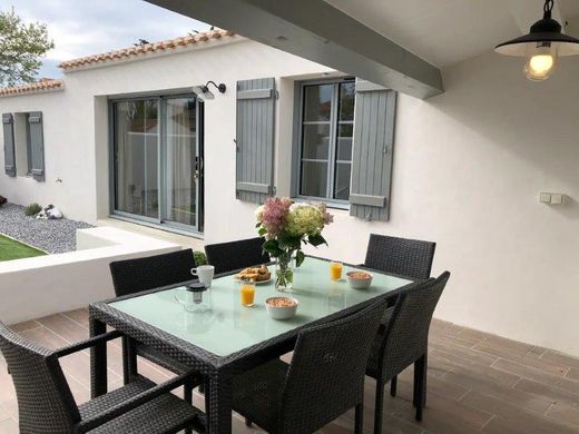 Luxury home in L'Épine, Vendée