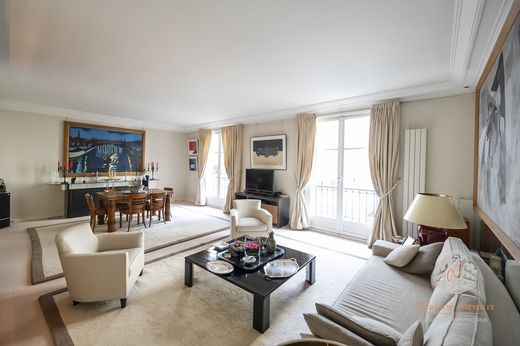 Apartment in Neuilly-sur-Seine, Hauts-de-Seine