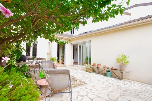 Luxury home in Rueil-Malmaison, Hauts-de-Seine