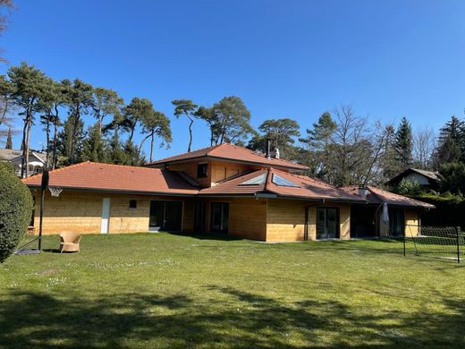 Luxe woning in Sciez, Haute-Savoie