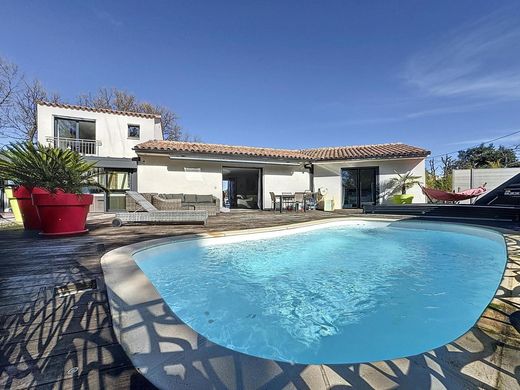 Luxe woning in Pourcieux, Var