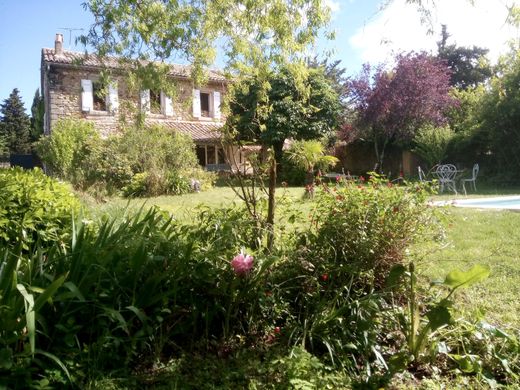 Вилла, Uzès, Gard